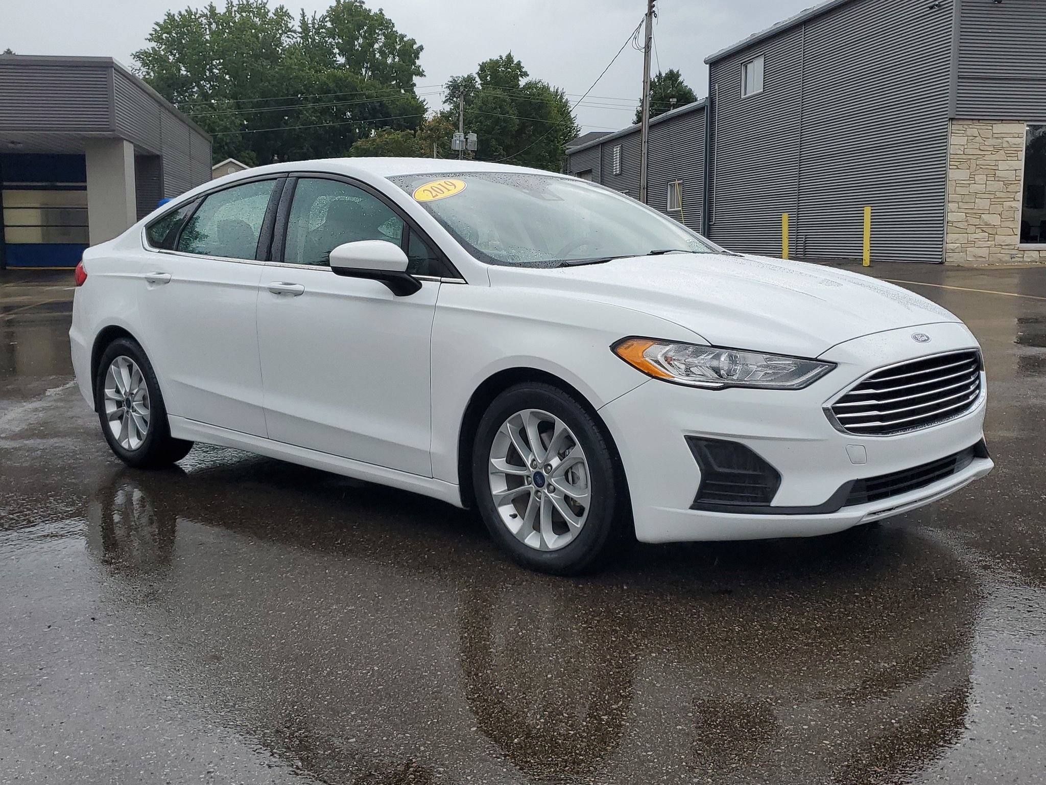 Certified 2019 Ford Fusion SE FWD image 3