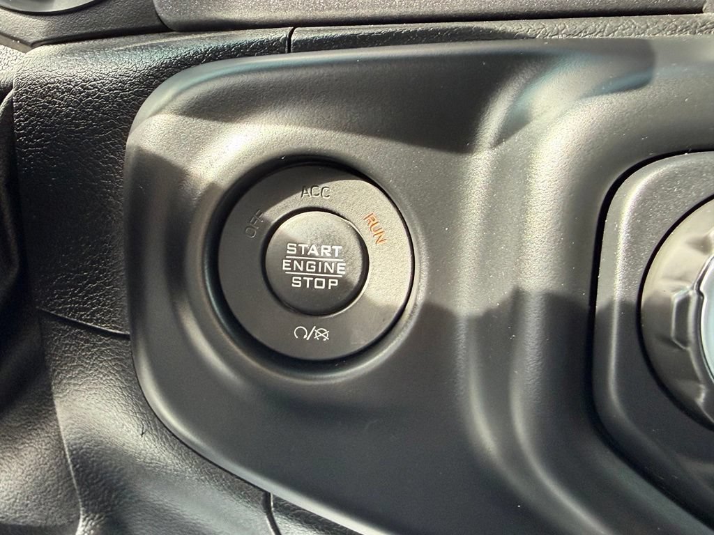 Used 2020 Jeep Gladiator Mojave AWD/4WD image 34