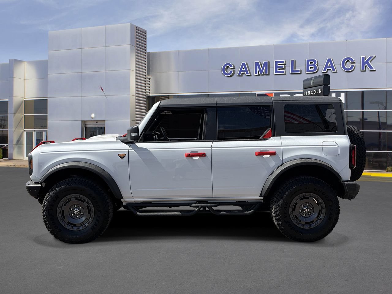 Certified 2025 Ford Bronco Badlands AWD/4WD image 3