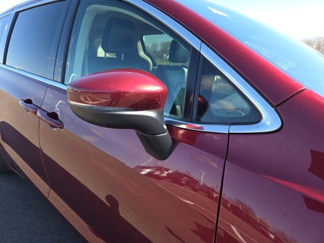 Used 2023 Chrysler Pacifica Touring-L image 8