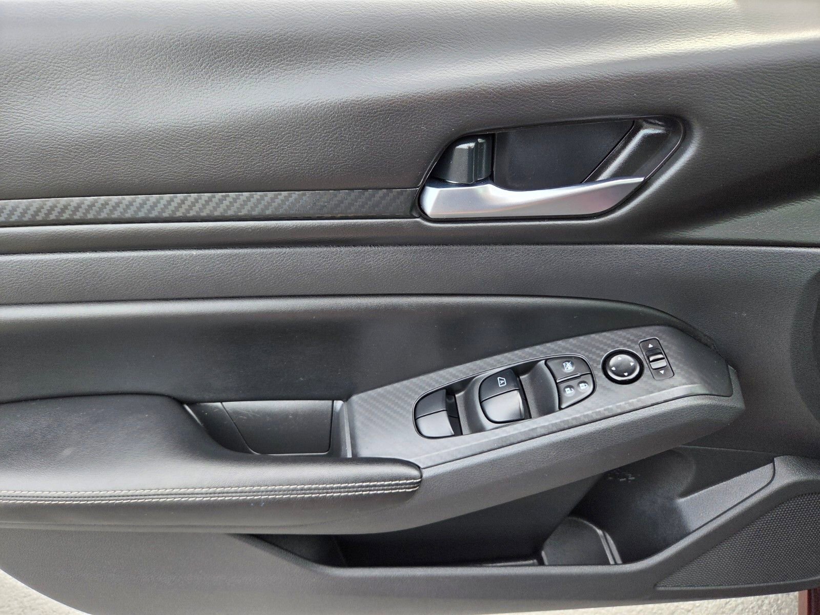 Used 2024 Nissan Altima 2.5 SV image 17