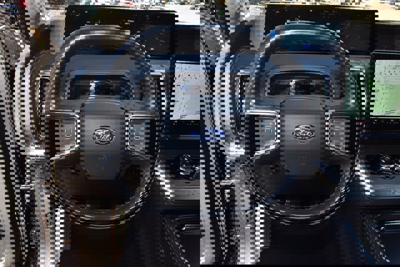 Certified 2025 Ford Expedition Max Platinum image 23