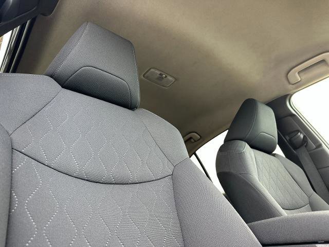 Used 2021 Toyota Corolla LE w/ Carpet Mat Package (TMS) image 15