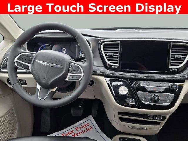 Used 2024 Chrysler Pacifica Limited image 10