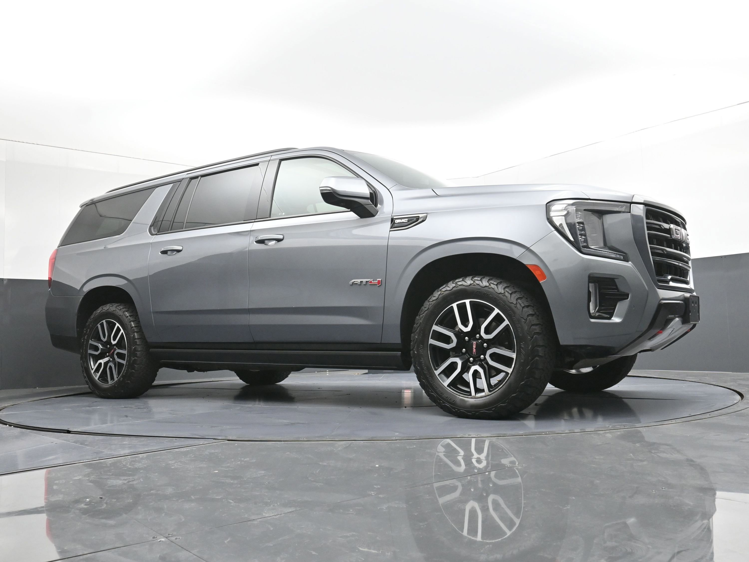 Used 2022 GMC Yukon XL AT4 image 21