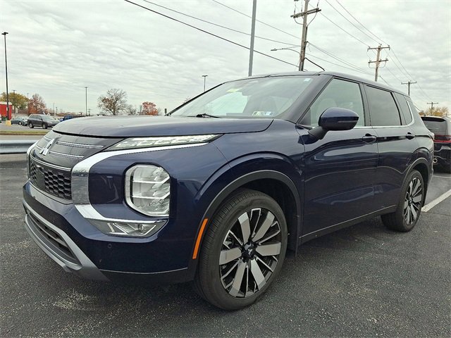 Used 2025 Mitsubishi Outlander SE image 6