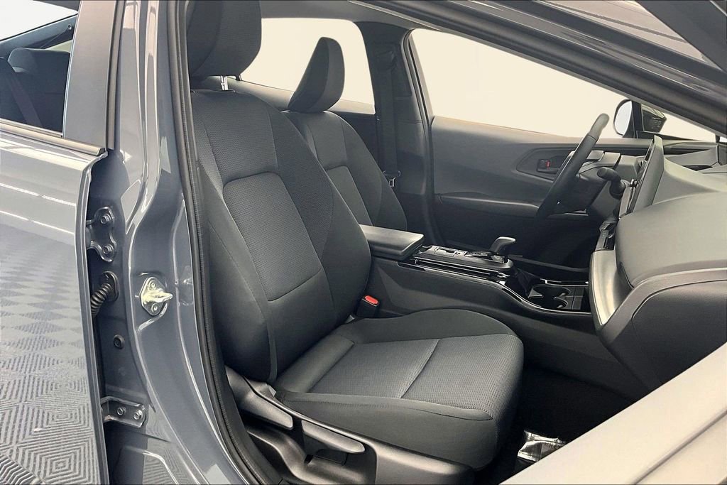 Used 2025 Toyota Prius LE FWD image 9