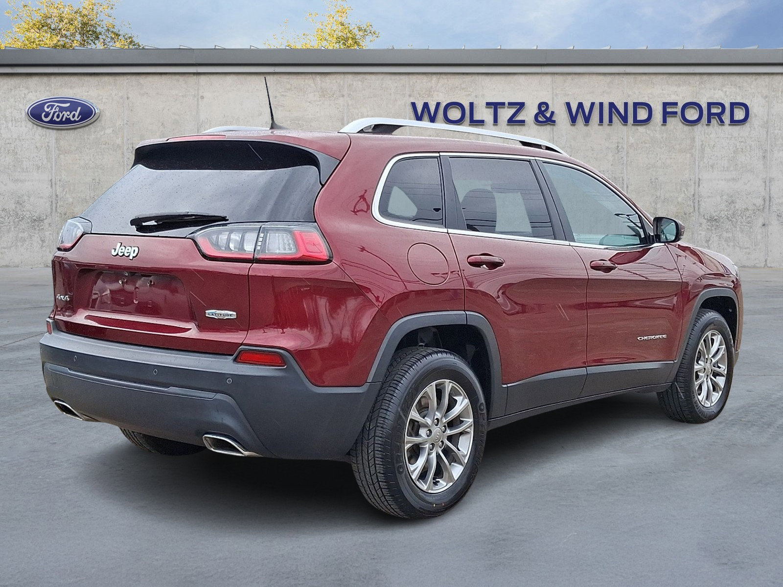 Used 2019 Jeep Cherokee Latitude Plus image 4
