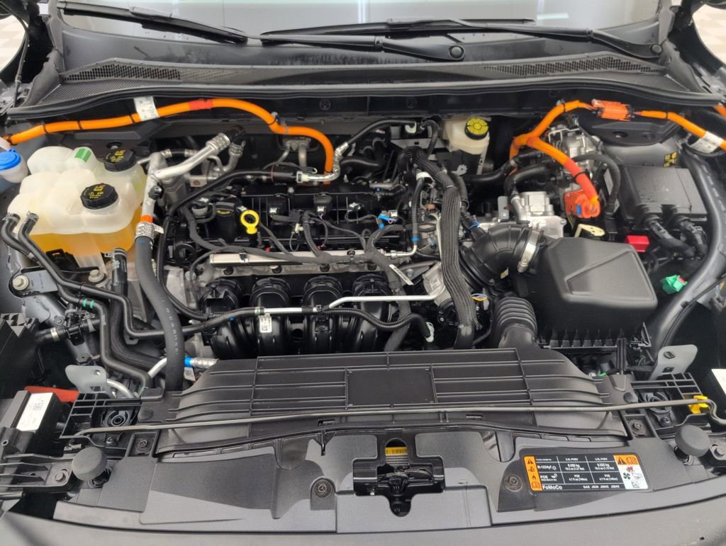 Certified 2025 Ford Escape SE image 43