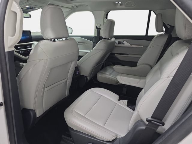 Certified 2025 Ford Explorer Active w/ Active Comfort Package AWD/4WD image 12