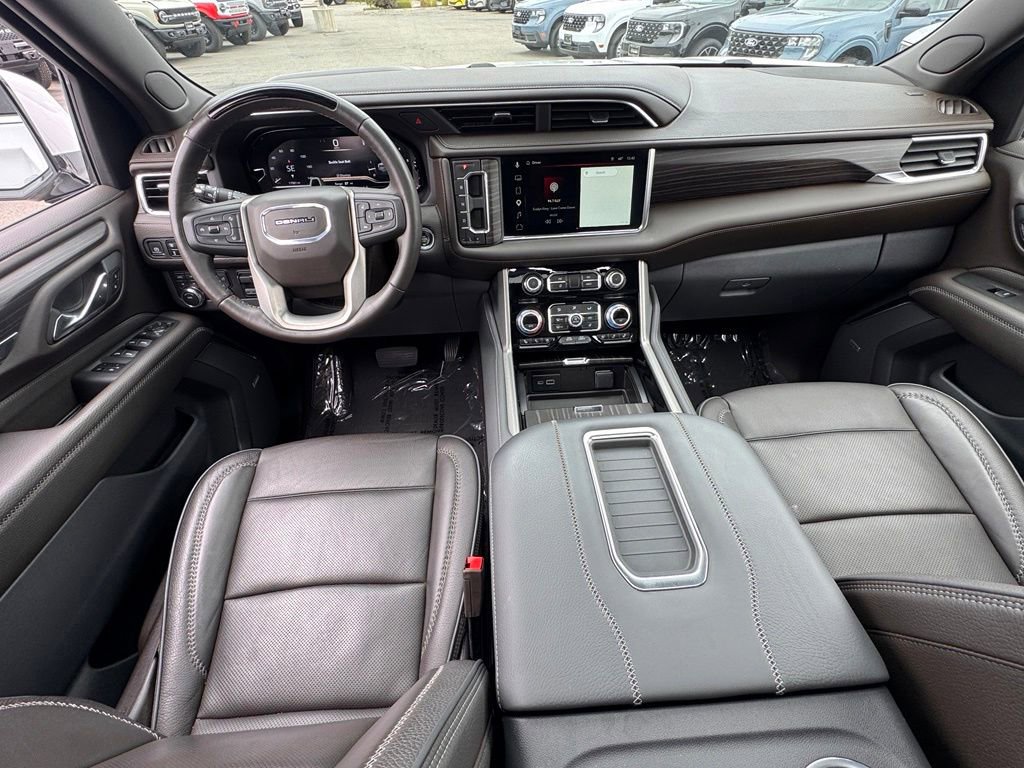 Used 2023 GMC Yukon XL Denali w/ Advanced Technology Package AWD/4WD image 26