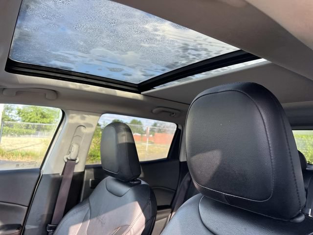 Used 2021 Jeep Compass Limited w/ Sun and Sound Group AWD/4WD image 17