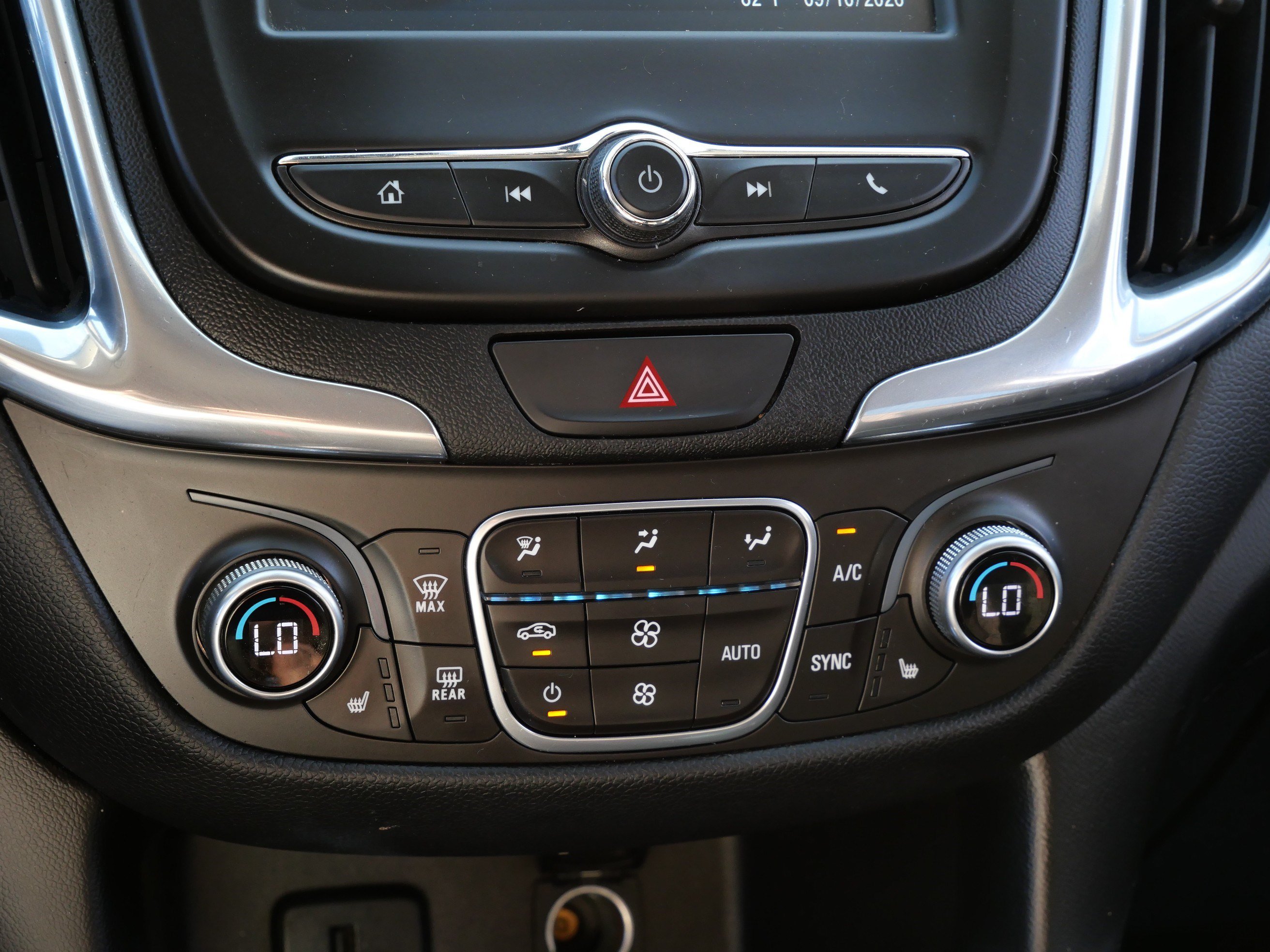 Used 2018 Chevrolet Equinox LT AWD/4WD image 23