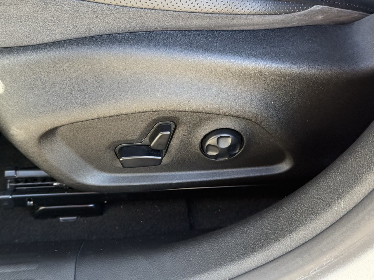 Used 2019 Jeep Renegade Limited AWD/4WD image 25