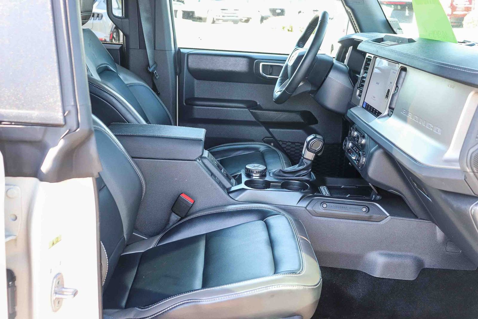 Certified 2025 Ford Bronco Outer Banks AWD/4WD image 16