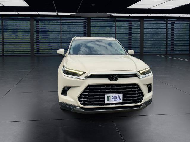Used 2024 Toyota Grand Highlander AWD image 2