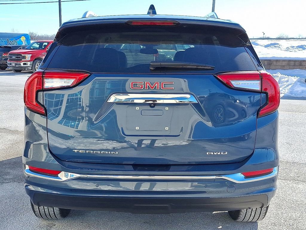 Used 2024 GMC Terrain Denali w/ Denali Premium Package image 3
