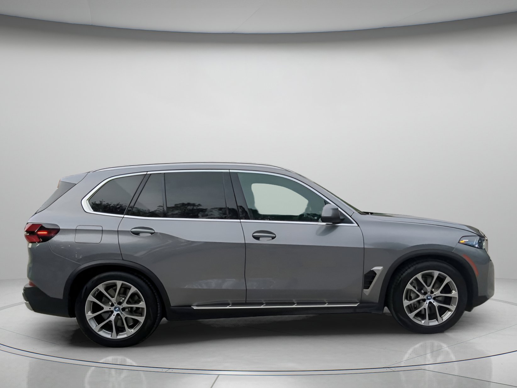 Used 2025 BMW X5 xDrive50e AWD/4WD image 32