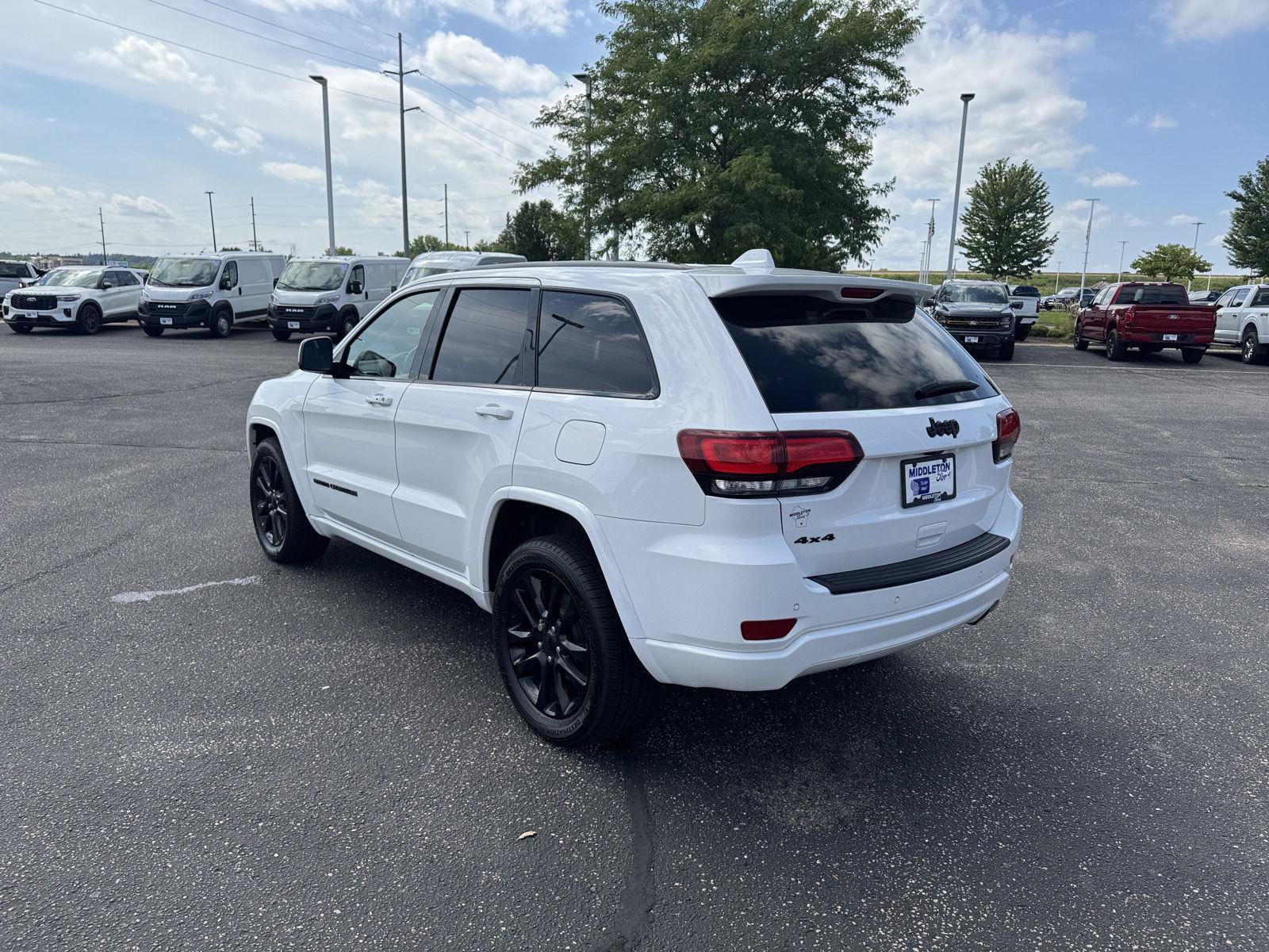 Used 2020 Jeep Grand Cherokee Altitude AWD/4WD image 5