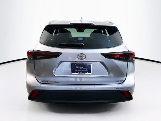Used 2024 Toyota Highlander XLE FWD image 4