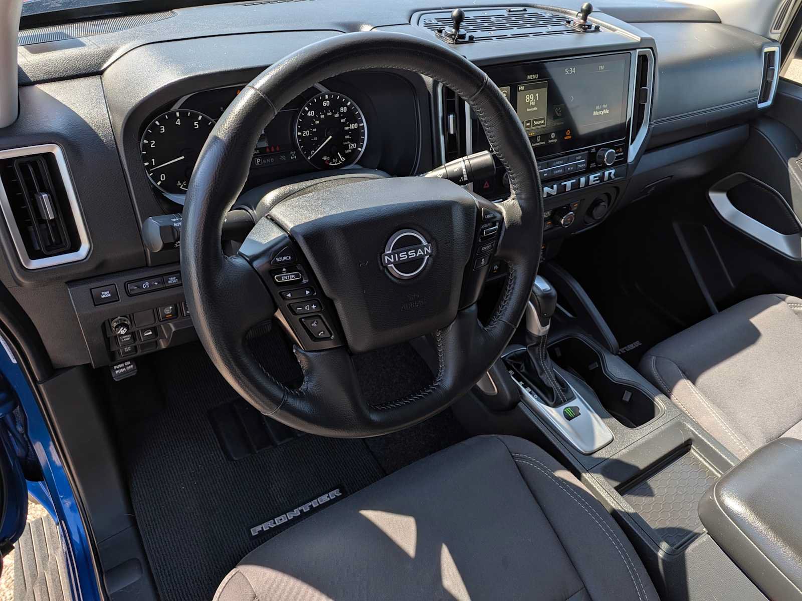 Used 2025 Nissan Frontier SV w/ SV Convenience Package AWD/4WD image 2