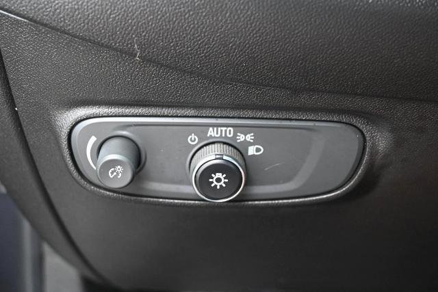 Used 2022 Chevrolet Equinox RS w/ Infotainment Package image 34