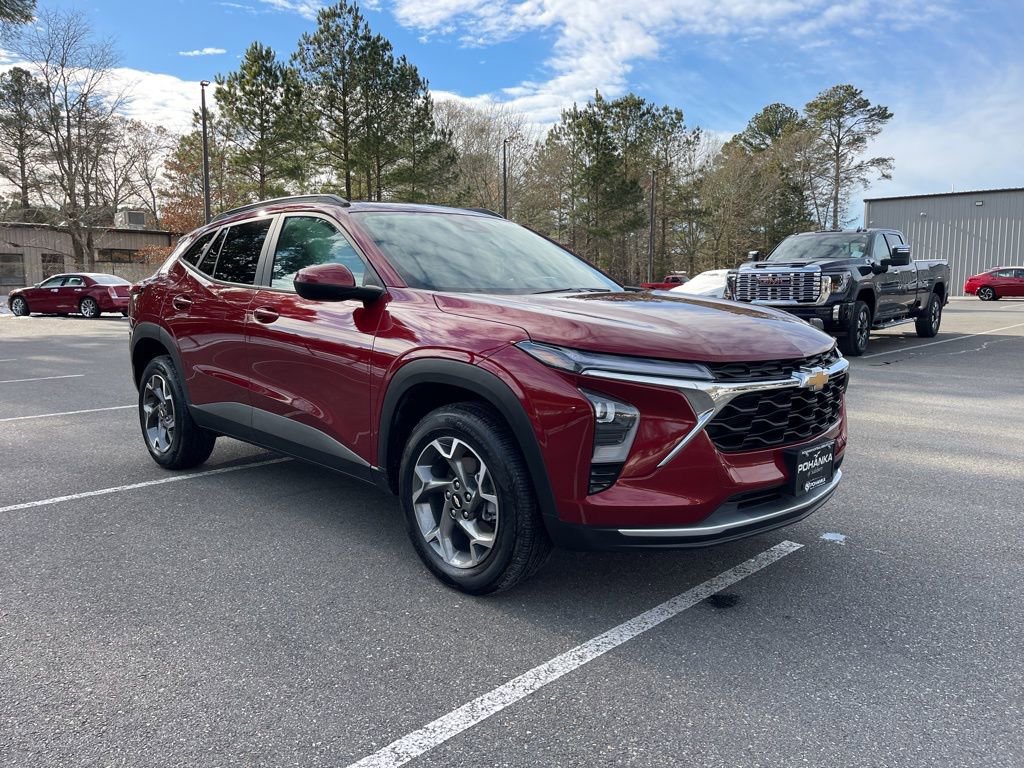 Used 2025 Chevrolet Trax LT image 4