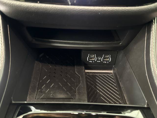 Used 2025 Chrysler Pacifica Limited FWD image 26