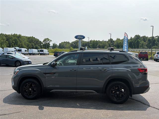 Used 2024 Volkswagen Atlas Peak Edition SEL AWD/4WD image 4