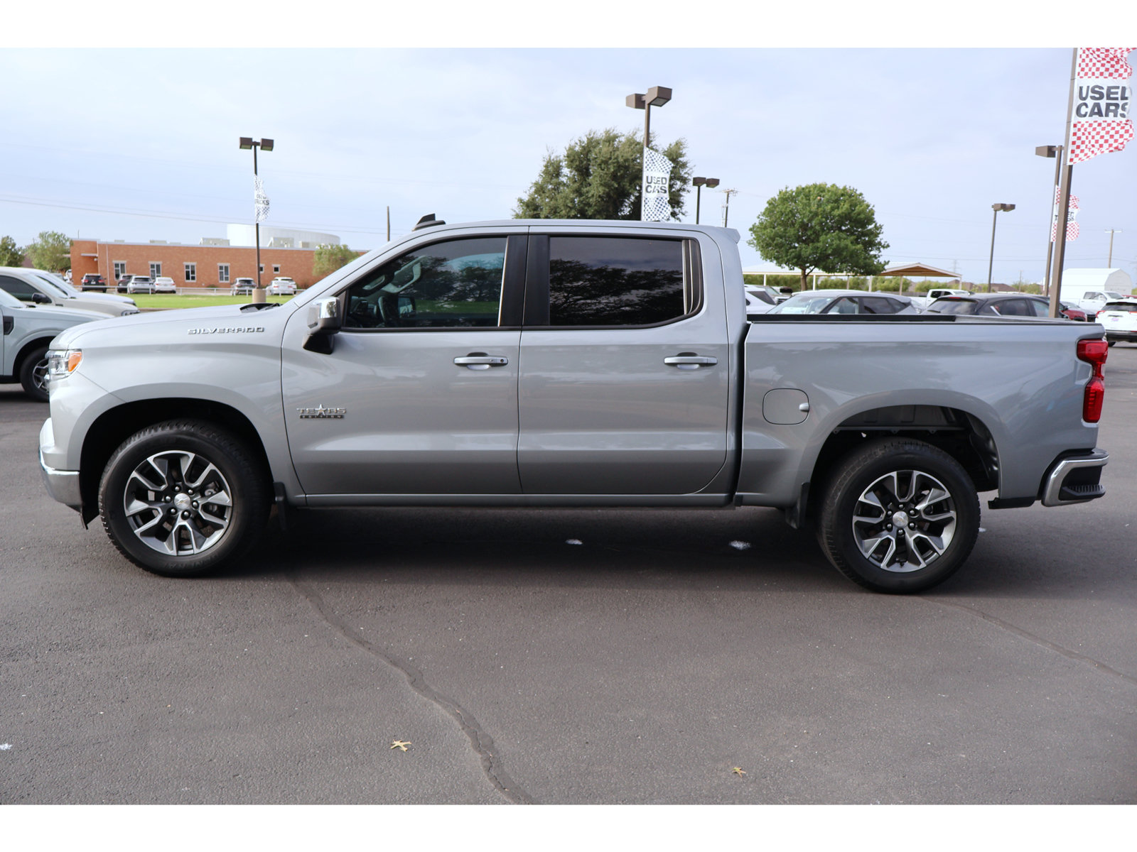 Used 2024 Chevrolet Silverado 1500 LT w/ Convenience Package II RWD image 2