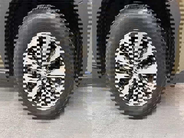 Used 2025 Subaru Outback Premium image 2