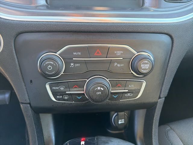 Used 2020 Dodge Charger SXT w/ Blacktop Package RWD image 9