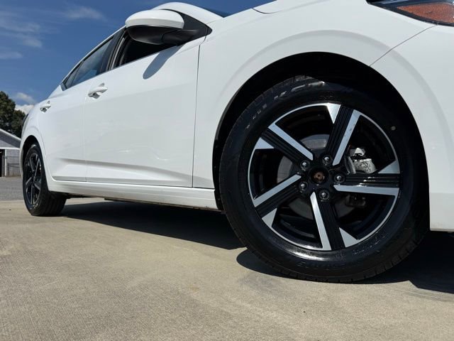 Used 2024 Nissan Sentra SV FWD image 3