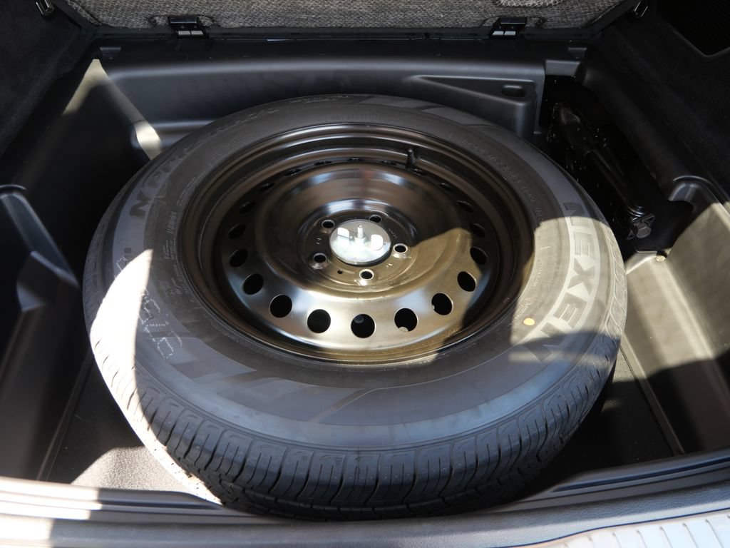 Used 2023 Jeep Grand Cherokee Overland w/ Luxury Tech Group IV AWD/4WD image 19