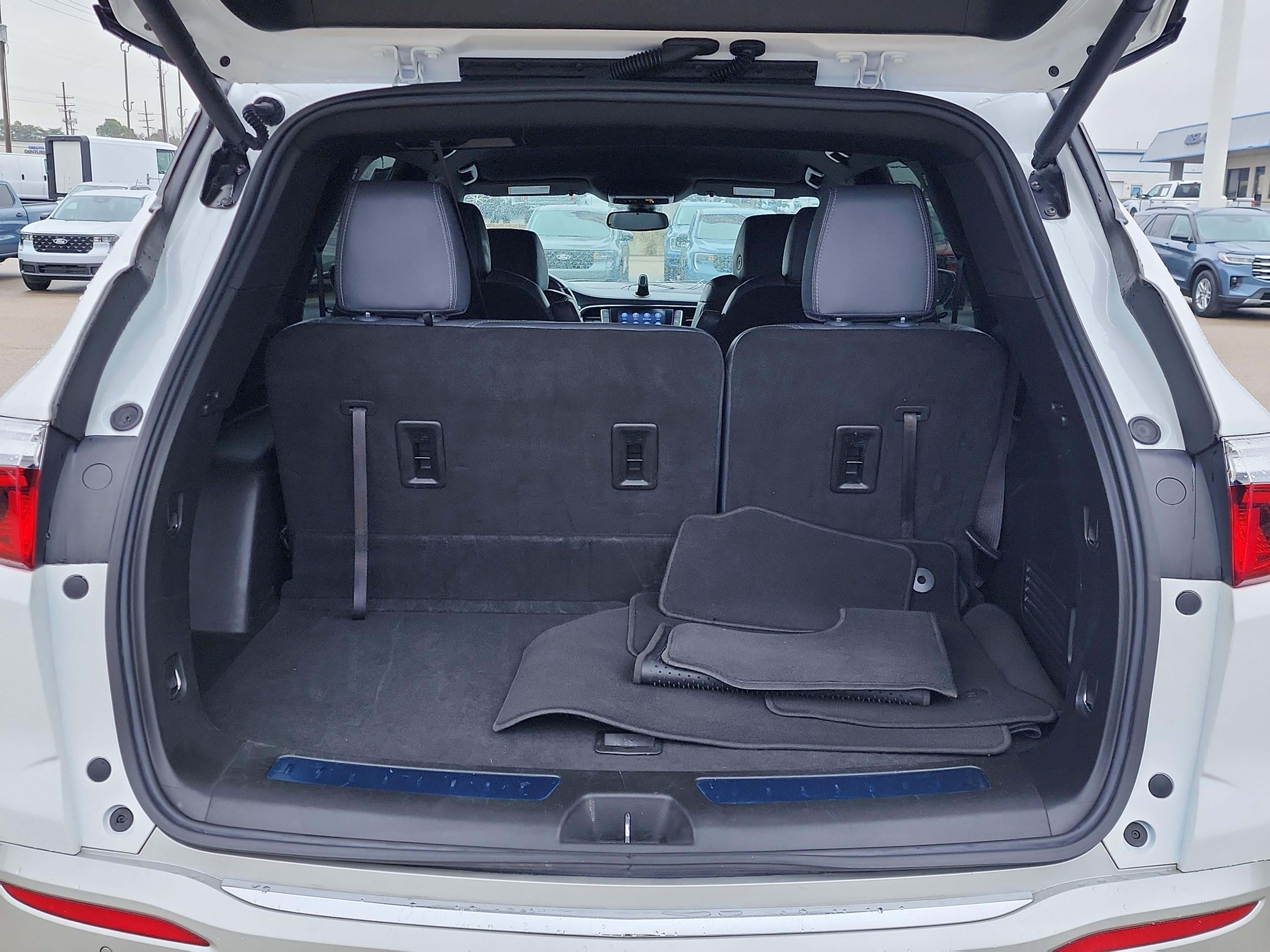 Used 2023 Buick Enclave Essence image 15