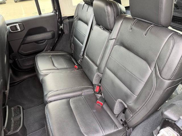 Used 2022 Jeep Wrangler Unlimited Sahara w/ Cold Weather Group AWD/4WD image 11