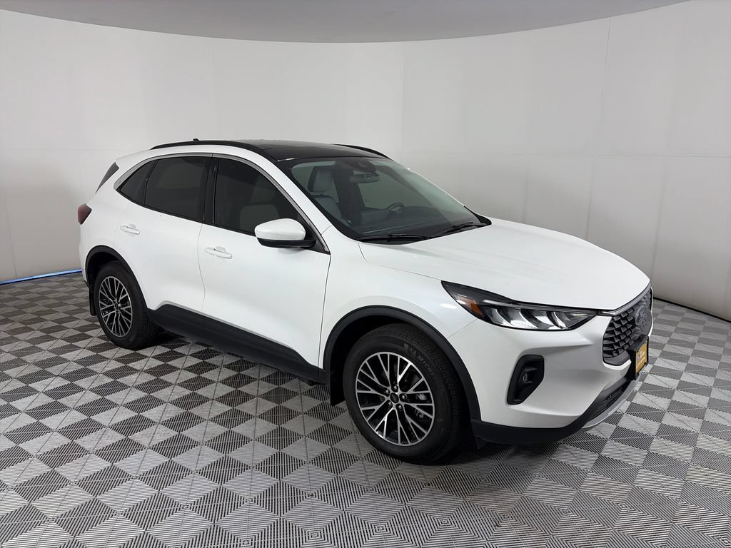 Certified 2023 Ford Escape SE w/ Class II Trailer Tow Package