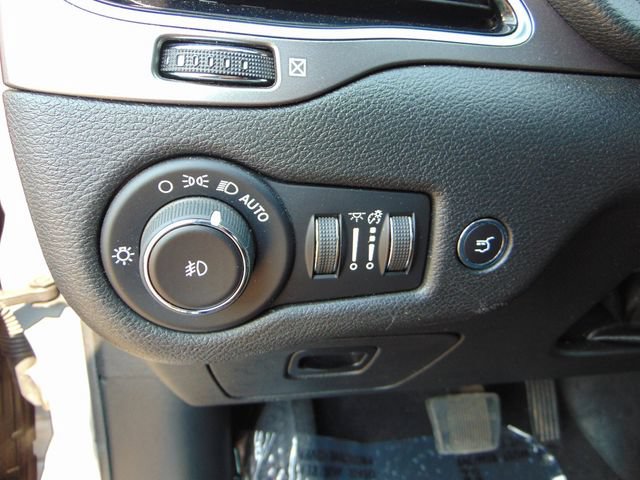Used 2019 Jeep Cherokee Limited AWD/4WD image 19