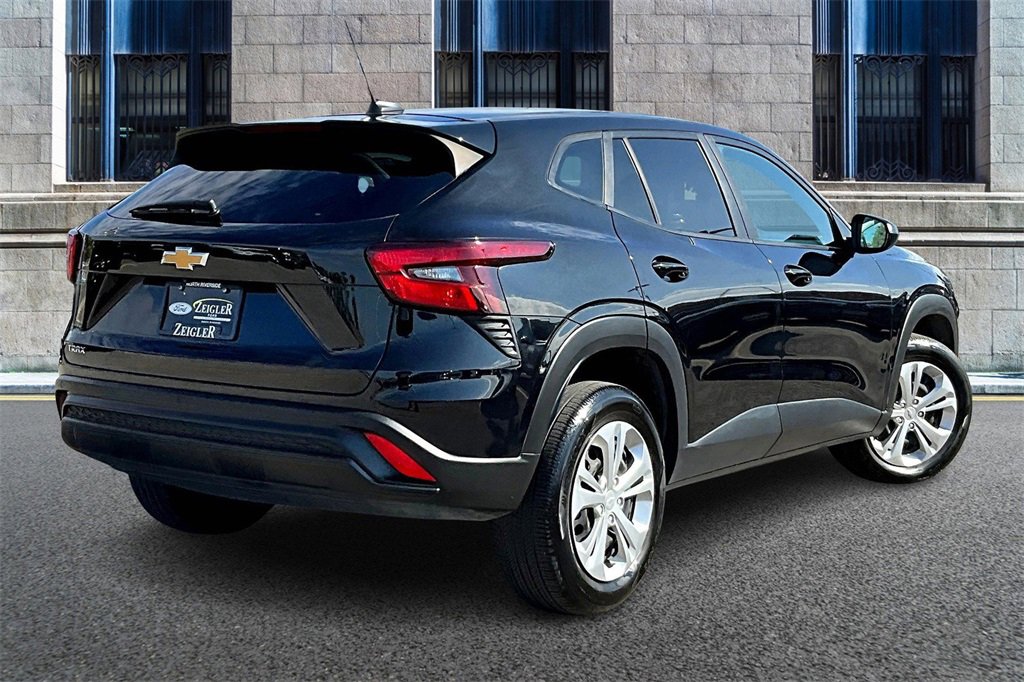 Used 2024 Chevrolet Trax LS w/ Driver Confidence Package image 11
