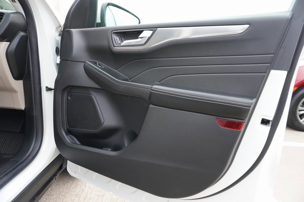 Certified 2022 Ford Escape Titanium image 24