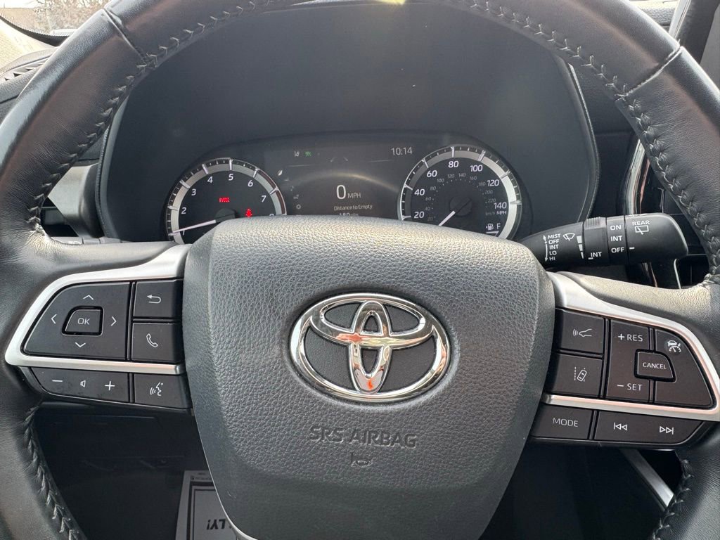 Used 2024 Toyota Highlander LE image 16