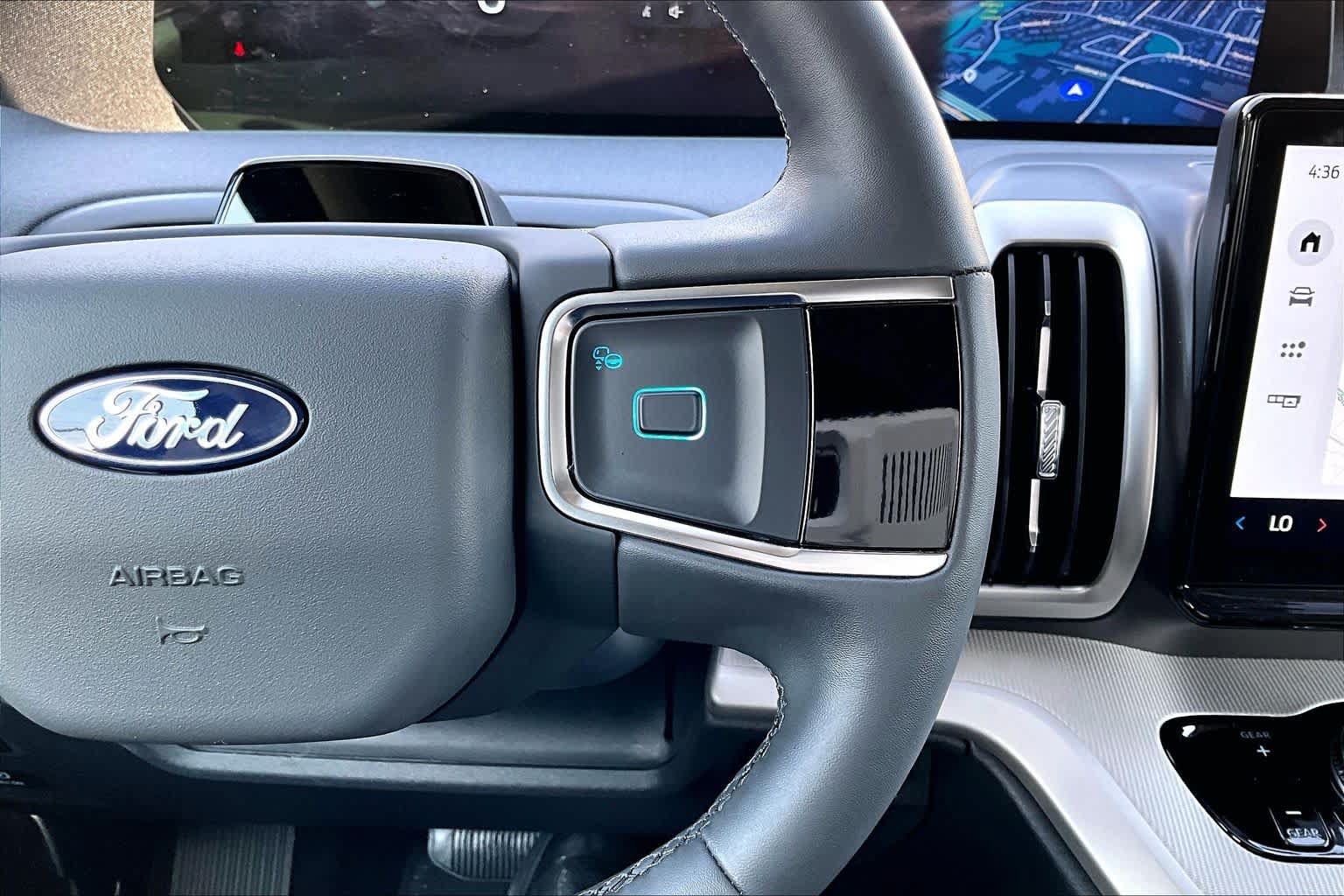 Certified 2025 Ford Expedition Active AWD/4WD image 25