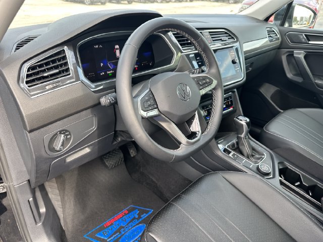 Used 2023 Volkswagen Tiguan SE AWD/4WD image 20