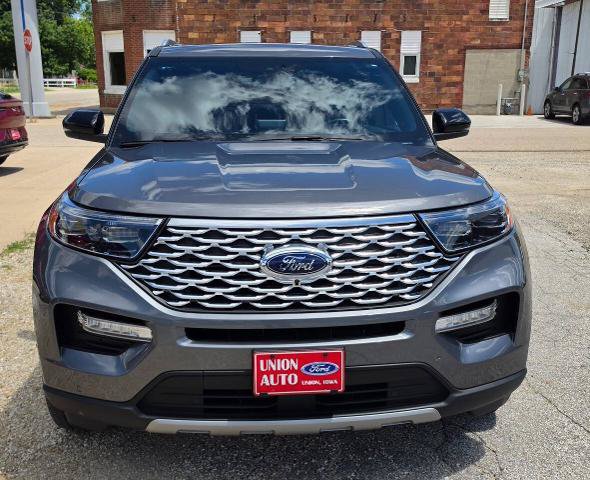 Certified 2023 Ford Explorer Platinum w/ Technology Package AWD/4WD image 3
