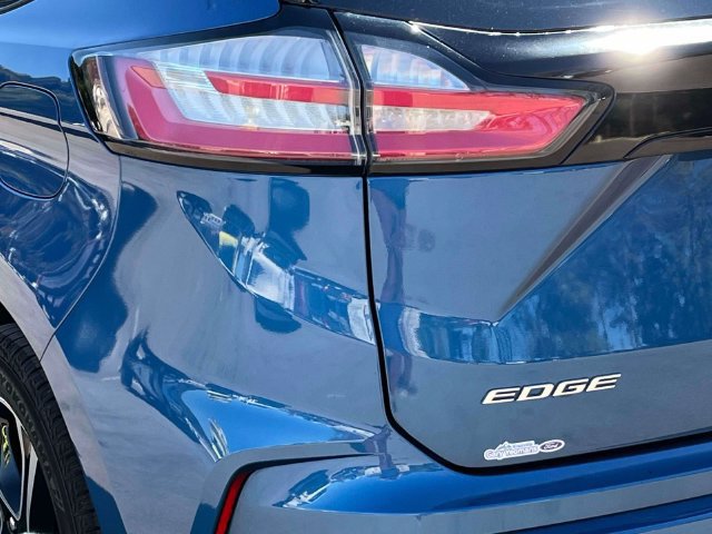Certified 2019 Ford Edge ST w/ Cold Weather Package AWD/4WD image 10