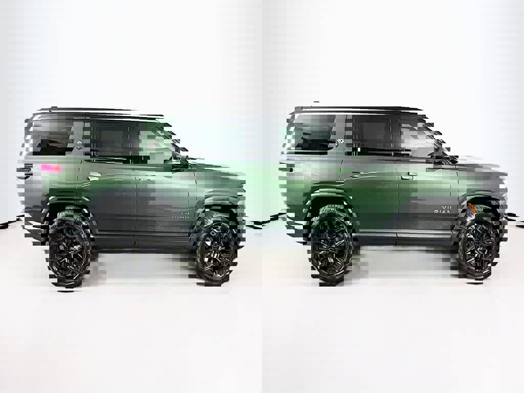 Used 2025 Rivian R1S Adventure image 7