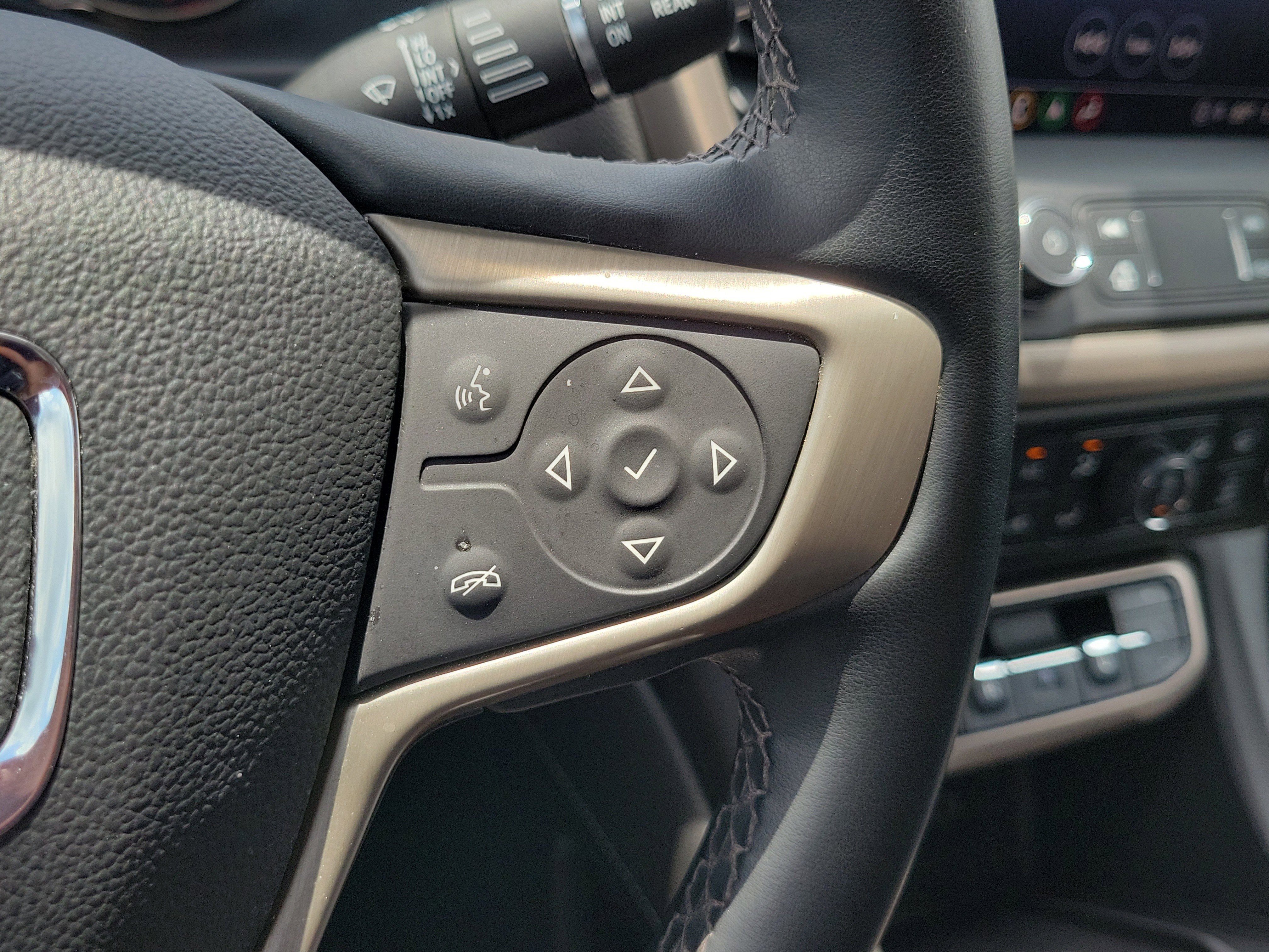 Used 2023 GMC Acadia Denali AWD/4WD image 25
