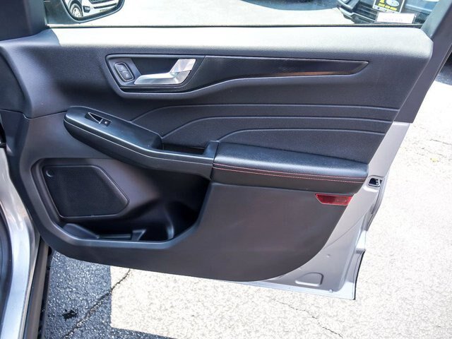 Certified 2022 Ford Escape SEL w/ SEL Stealth AWD Package image 31