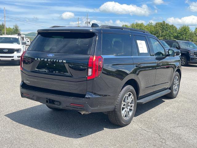 Certified 2025 Ford Expedition Active AWD/4WD image 3