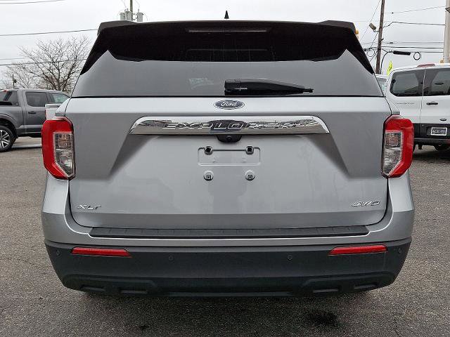 Certified 2023 Ford Explorer XLT image 3